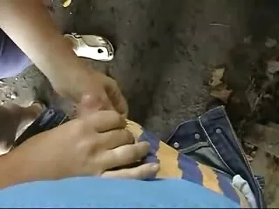 அபிமான ஐரோப்பிய அழகி தனது கொம்பான காதலனால் மகிழ்ச்சியடைகிறார்