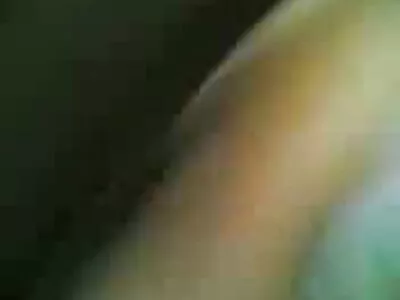 ஒரு கவர்ச்சியான குகோல்ட் காட்சியில் அபிமான டீனேஜ் குழந்தை