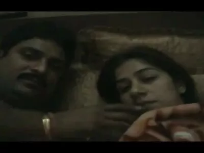 எழுந்திருக்கும் லெஸ்பியன் பெண்கள் இப்போதே சில புண்களை நக்க விரும்புகிறார்கள்
