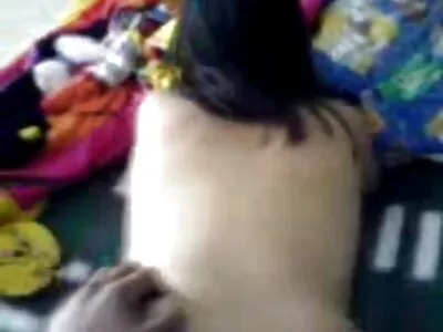 கர்வி அழகி தனது வாழ்க்கையில் முதல் முறையாக நன்றாக பகுப்பாய்வு செய்தார்