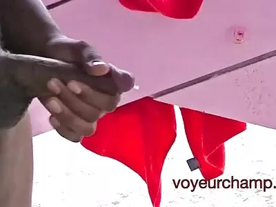 தந்திரமான கிட்டானா லூர் யோகா வகுப்புகளை குத உடலுறவுடன் இணைக்கிறது