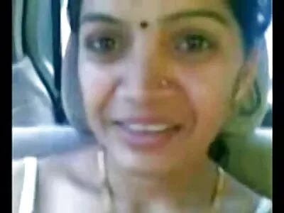 ஒரு பெரிய கொள்ளை கொண்ட கவர்ச்சியான பொன்னிற ஹாட்டி நன்றாக டாங் சவாரி செய்கிறது